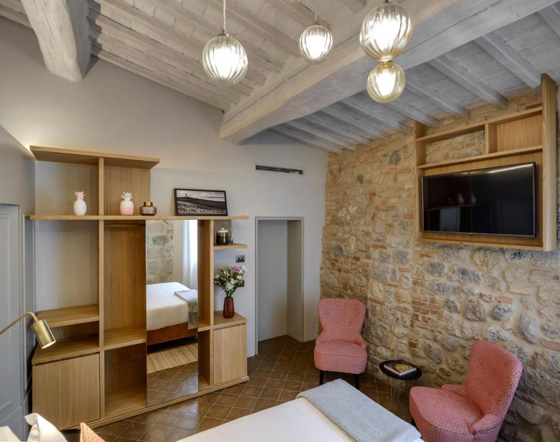 Locanda Dei Logi San Gimignano Bagian luar foto